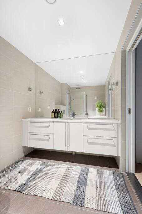 Modern 3Bed Room Sea View Apartment @ Oslo Barcode Exterior foto